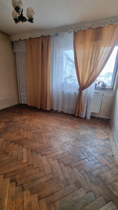 Vindem 2 camere Maratei etaj 3