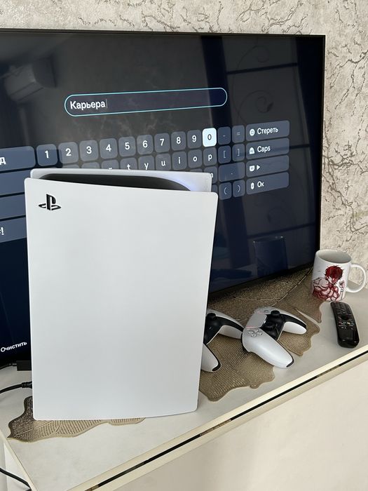 Sony PlayStation 5 в отличном состоянии.
