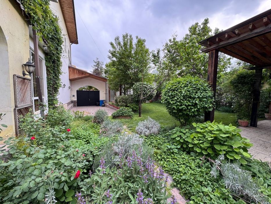 Дом сзади парка Тельмана