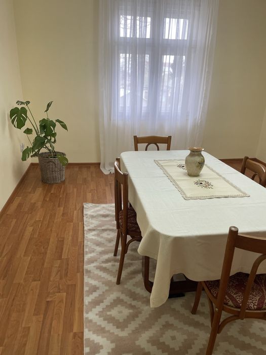 Vand apartament la etajul 1