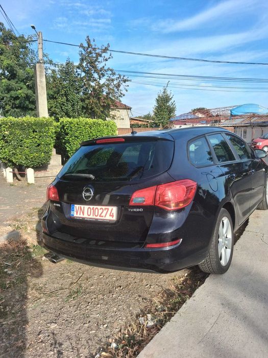 Opel Astra J 2011