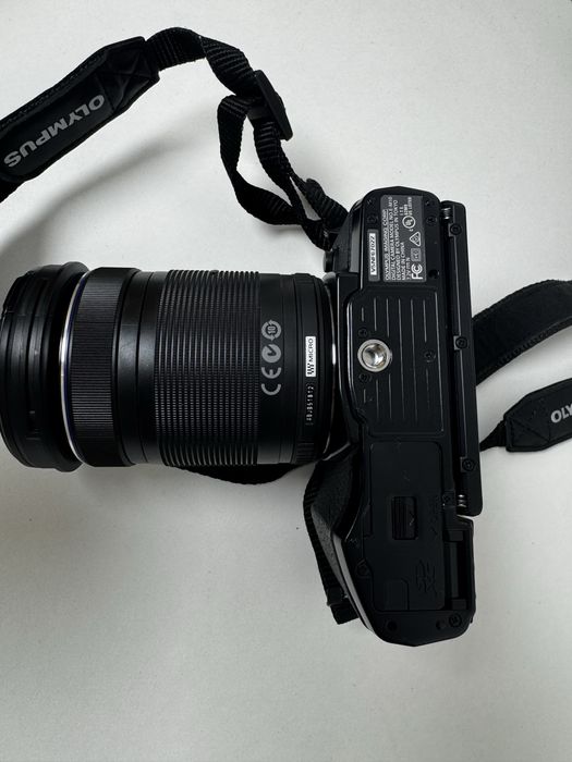 Фотокамера Olympus M. Zuiko Digital OM-D E-M10 с объективом