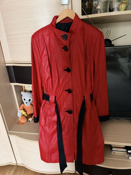 Плащ кожанный красный