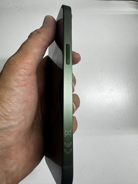 Продаю Iphone 13