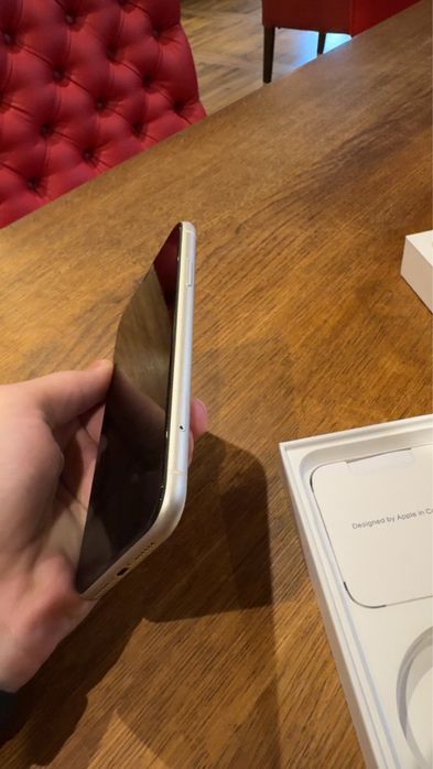 iPhone 11 pentru piese – ecran și camere intacte, spate distrus