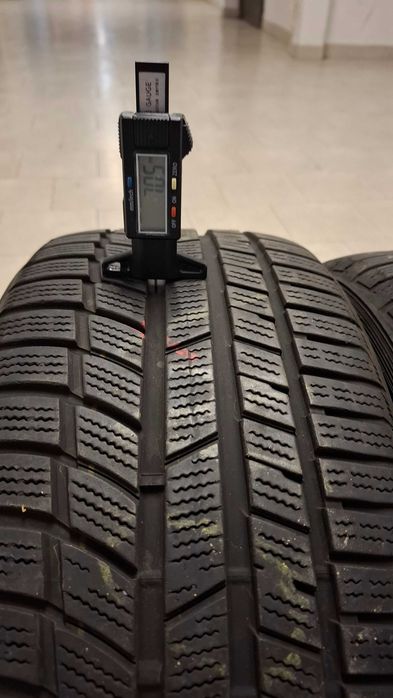 2бр.зимни гуми Toyo 225 40 18