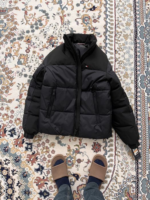 Продам новую куртку от Tommy Hilfiger оригинал размер S (46-48)