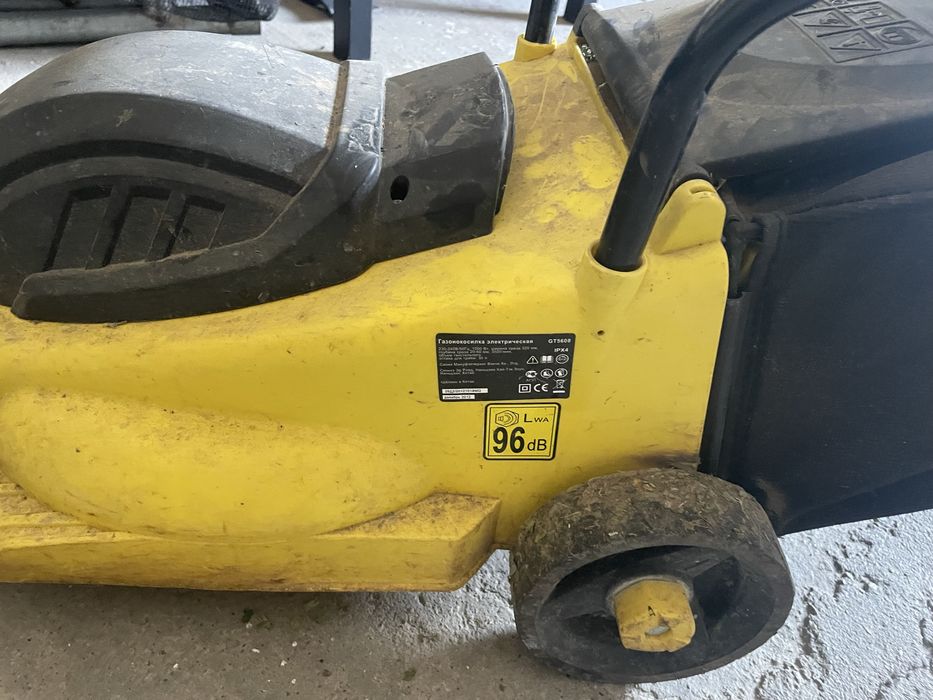 Продам газонокосилку