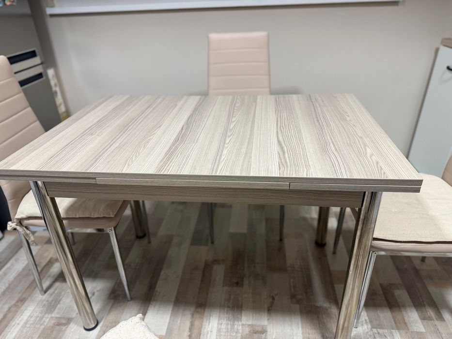 Разтегателна маса и столове