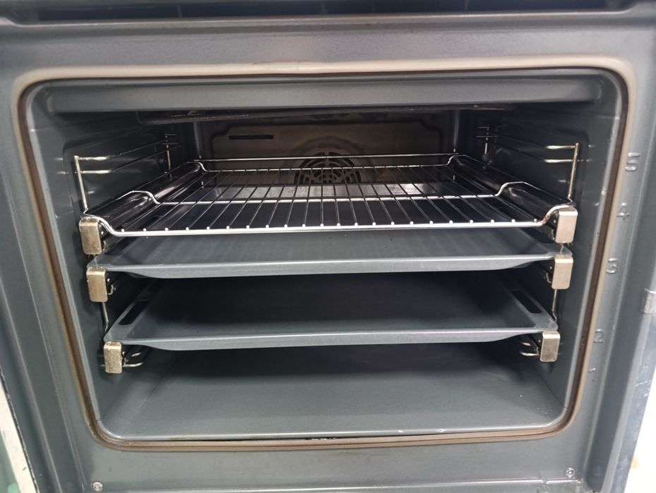 Фурна за вграждане SIEMENS