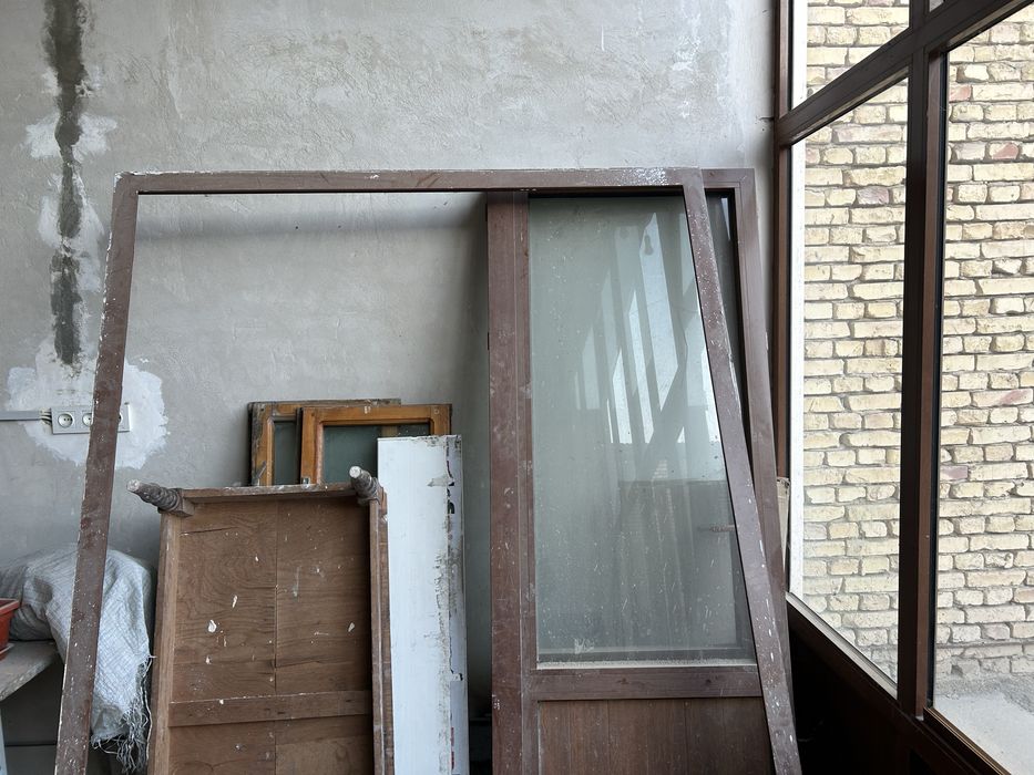 Продается :Акфа- окно - 2 шт алюмин,  Двери , Dereza -2 ta