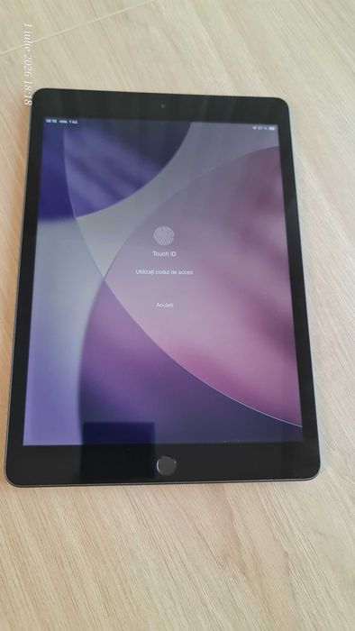 Tabletă iPad 8 (2020) wifi + cellular - 128 GB stocare