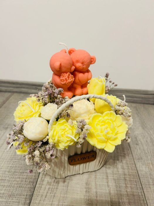 Aranjamente florale din flori de ceară de soia