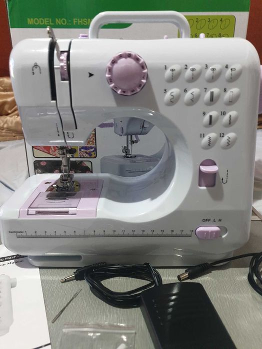 Mini mașină de cusut nouă