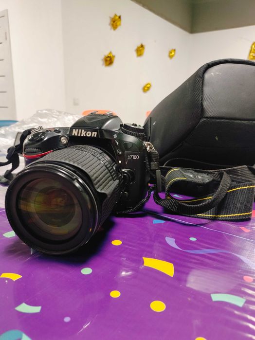 Профессиональный фотоаппарат  Nikon D7100.