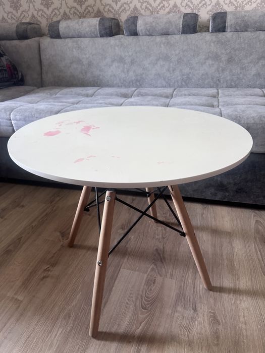 Продам стол маленький