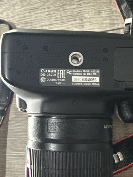 Продавам Canon eos 4000d