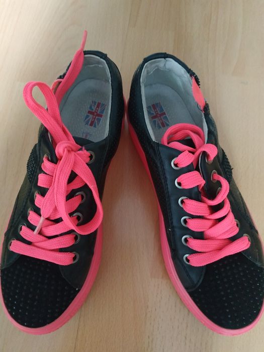 Продам женскую обувь.