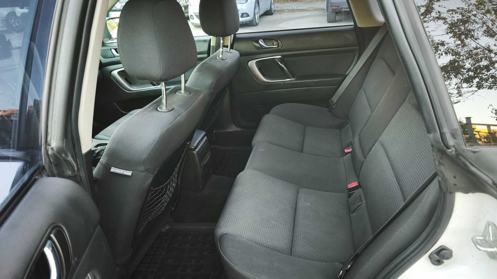 Продавам личния си Subaru Outback 2.5, 2009 г., автоматична скоростна кутия и фабрична газова уредба BRC.
