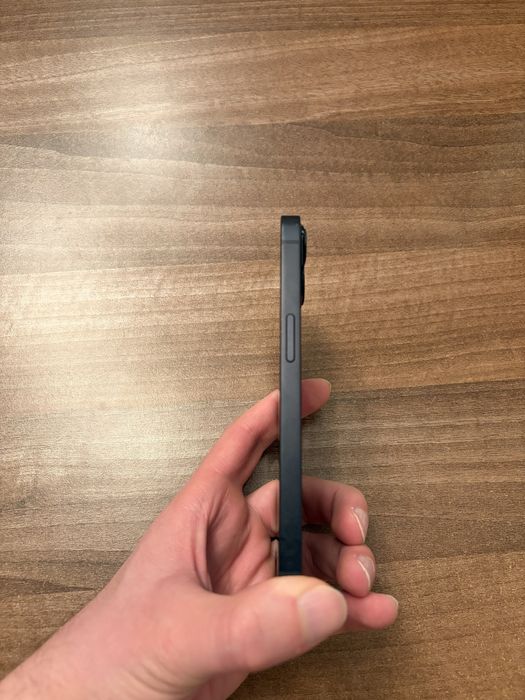 Vand iPhone 13 Midnight 128GB cu husa, accesorii si cutia originala