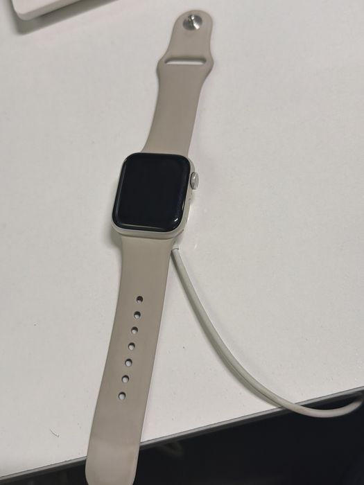Продам Apple Watch SE 40 mm