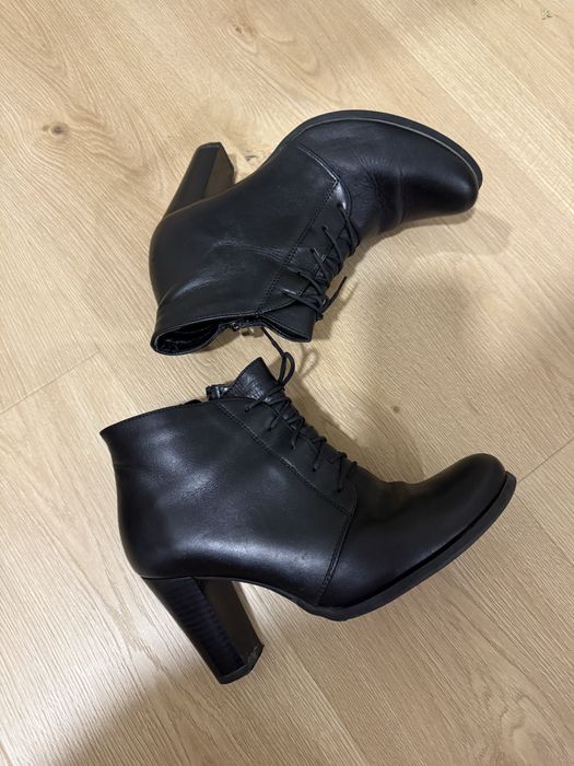 Дамски боти с ток