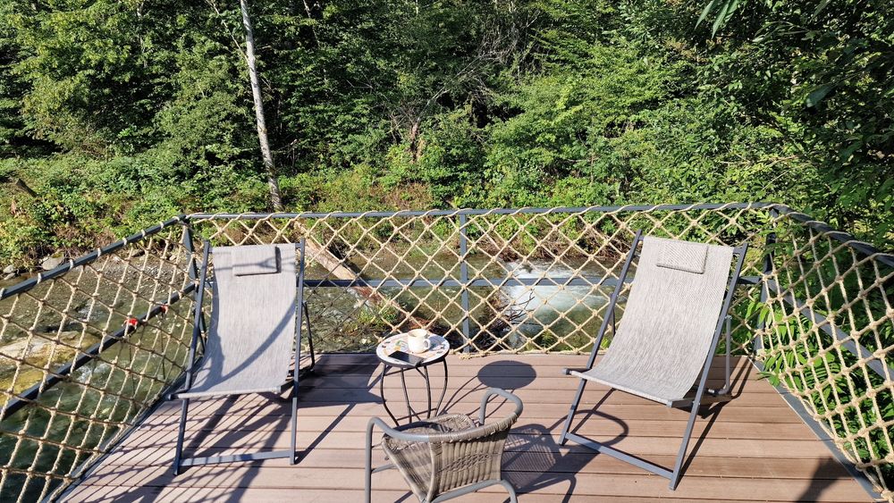 Cabana de închiriat cu jacuzi si piscină