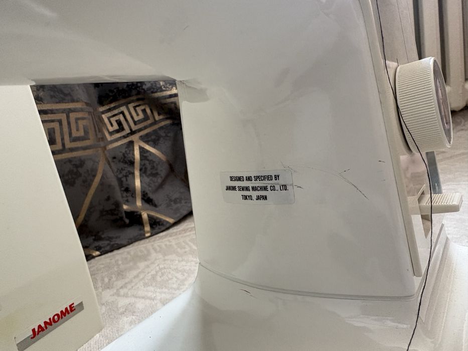 Продам машинку janome