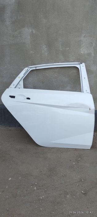 Продам б/у праваю заднию дверь
