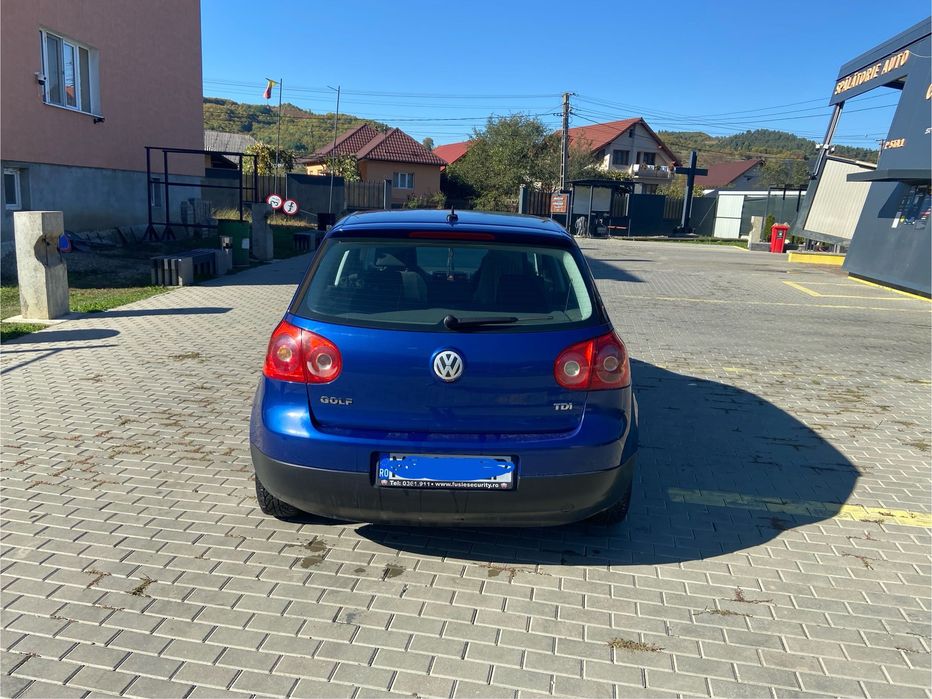 Volkswagen Golf 2005 diesel, 2.479 € — imagine 3