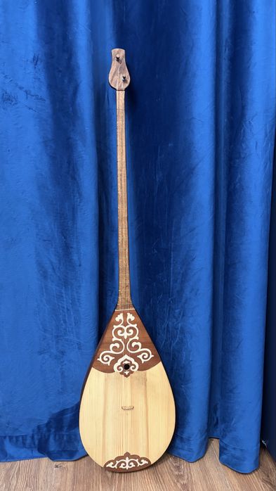 Домбыра ручной работы