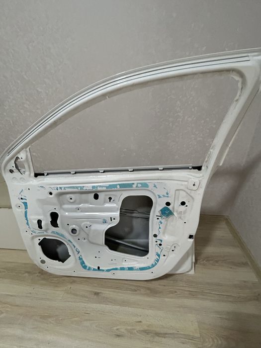 Продам дверь на кобальт