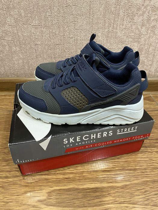 Кроссовки Skeshers  размер 36