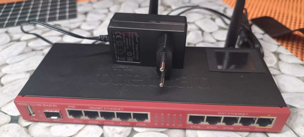 Професионален рутер MikroTik RB2011UiAS-2HnD-IN с LCD ТЪЧСКРИЙН