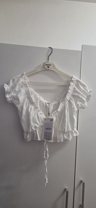 Top scurt Zara marimea S,nou,cu eticheta