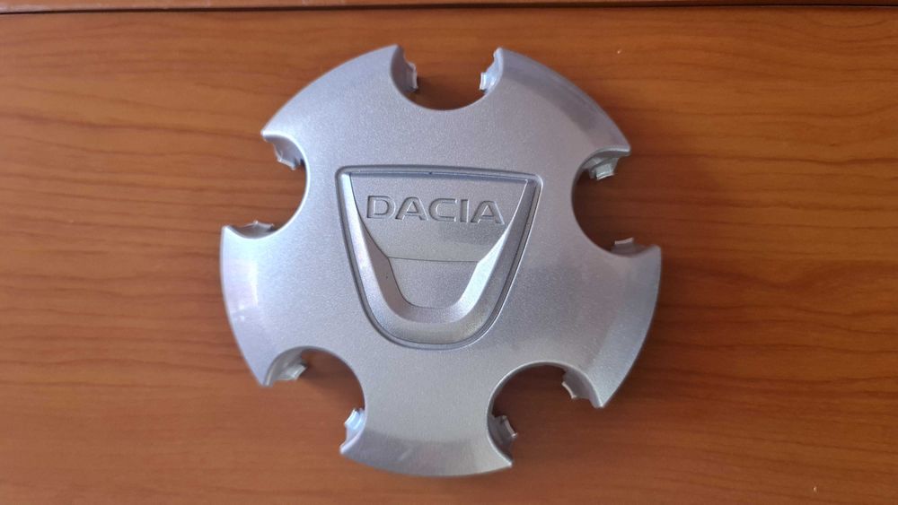 Capace Duster jante offroad negru lucios OE sau argintiu gri.