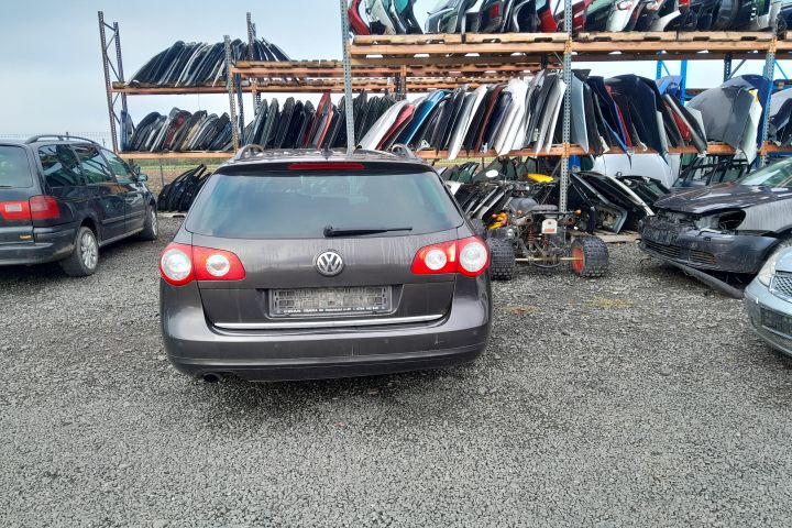 PLASA PORTBAGAJ Volkswagen VW Passat B6