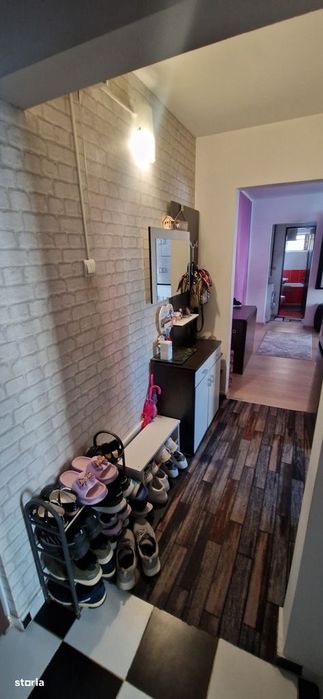 Apartament 3 camere, zona Craiovita Noua