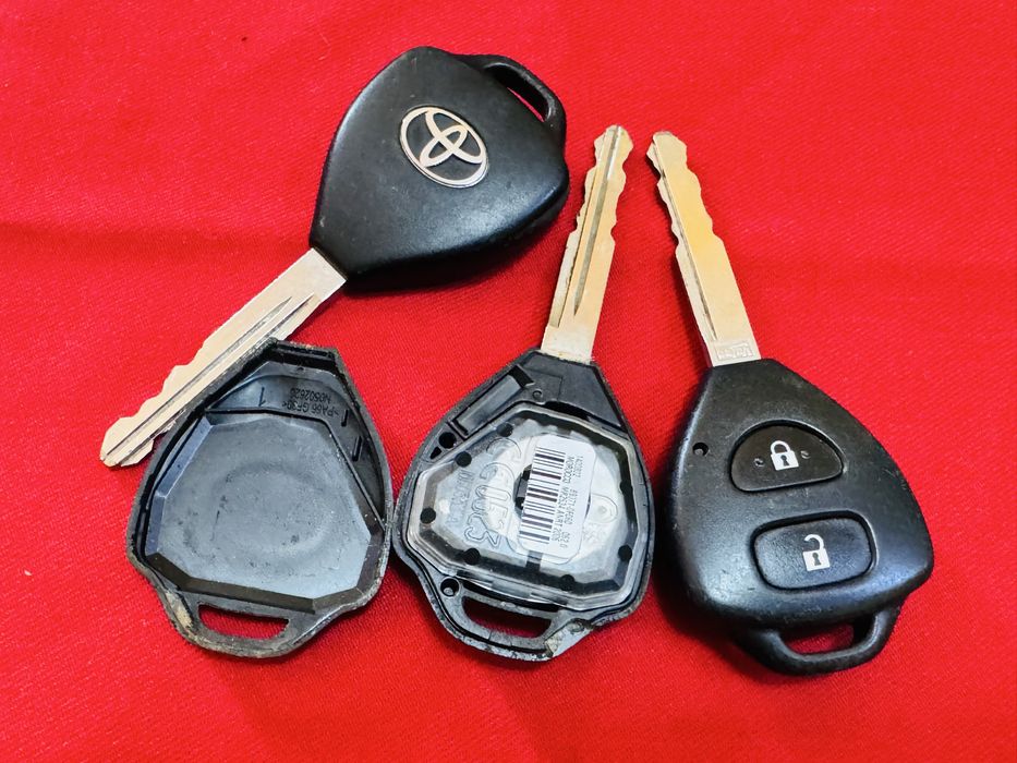 Ключ за Toyota Camry Corola 2000-2010г  оригинален с 2бутона