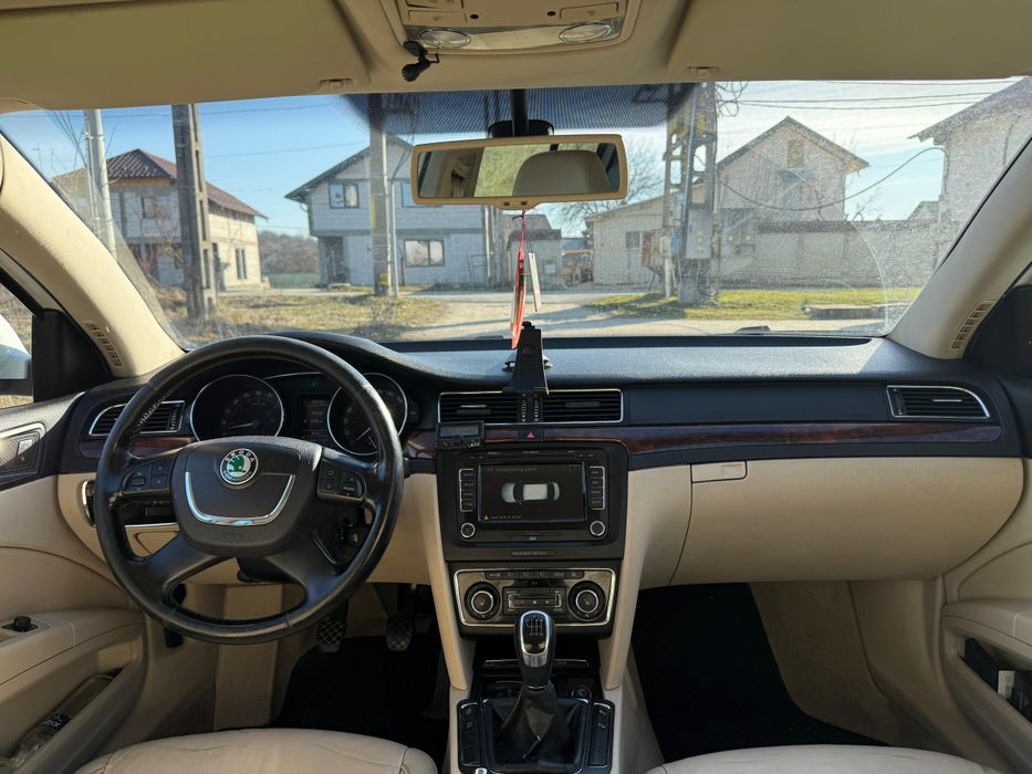 Vand/Schimb Skoda Superb 2011