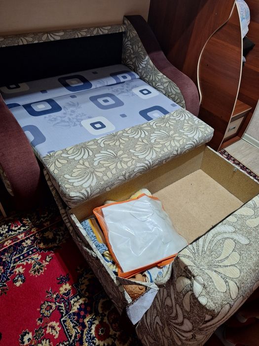 Продам двухярусную кровать с диваном
