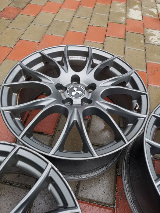 Jante 5x114,3 r18 8j et50 folosite pe un mitsubishi lancer