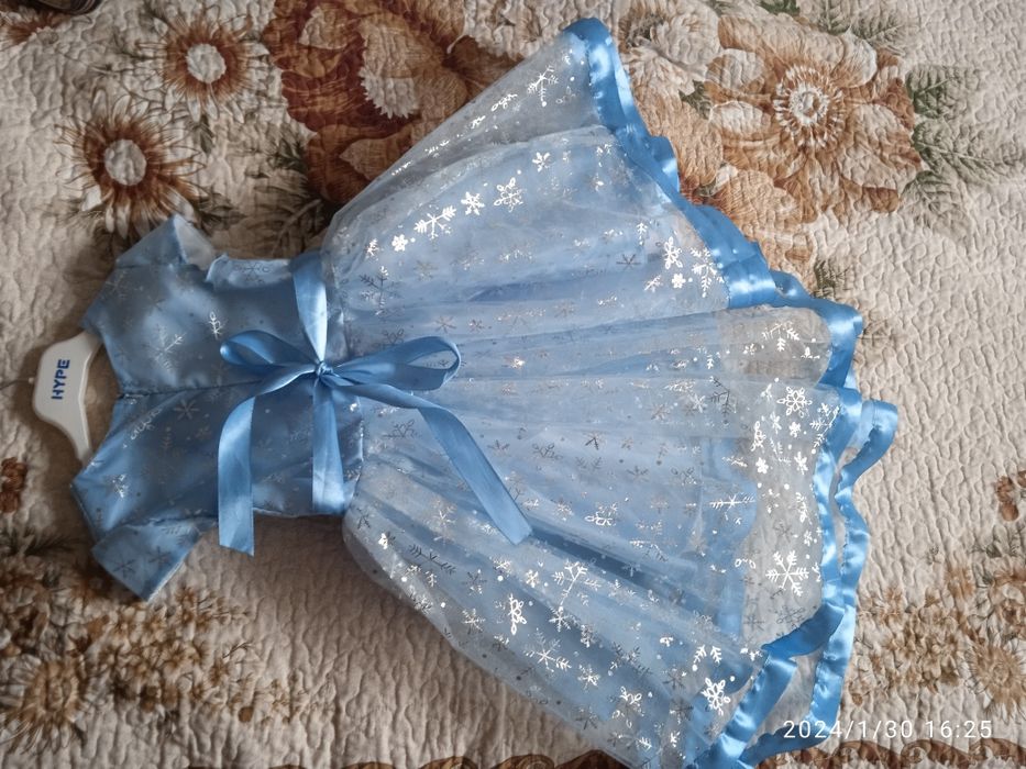 Платье со снежинками