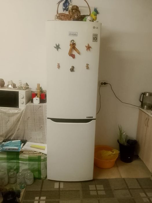 Продам Холодильник LG