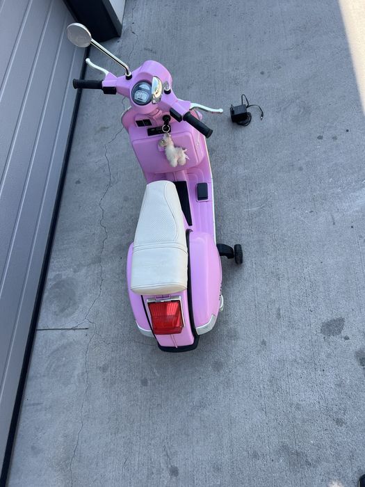 Scuter electric pentru copii - stil Vespa, roz
