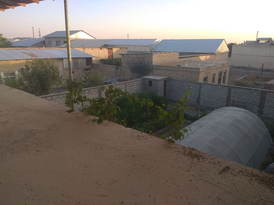 Галаосиё шаҳрида қурилиши тугалланмаган 2 этажли ҳовли тез ва арзон