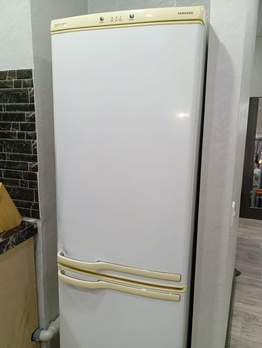 Холодильник Samsung