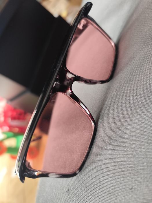 Подарявам слънчеви очила