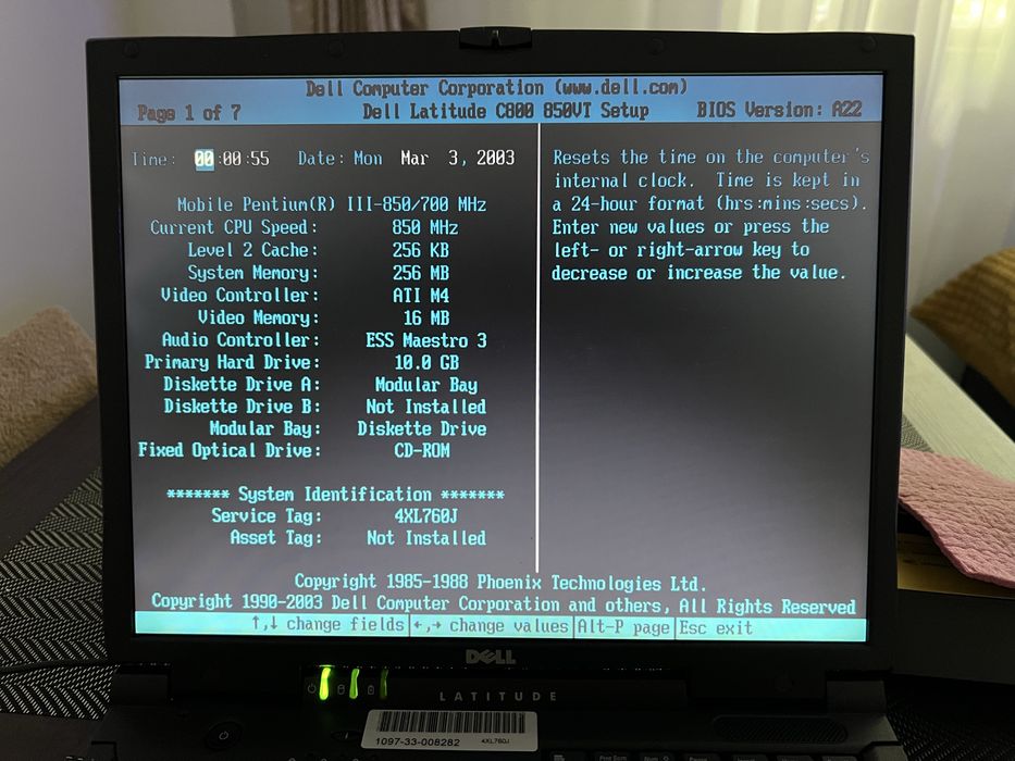 Pentium 3 DELL Latitude C800 laptop retro