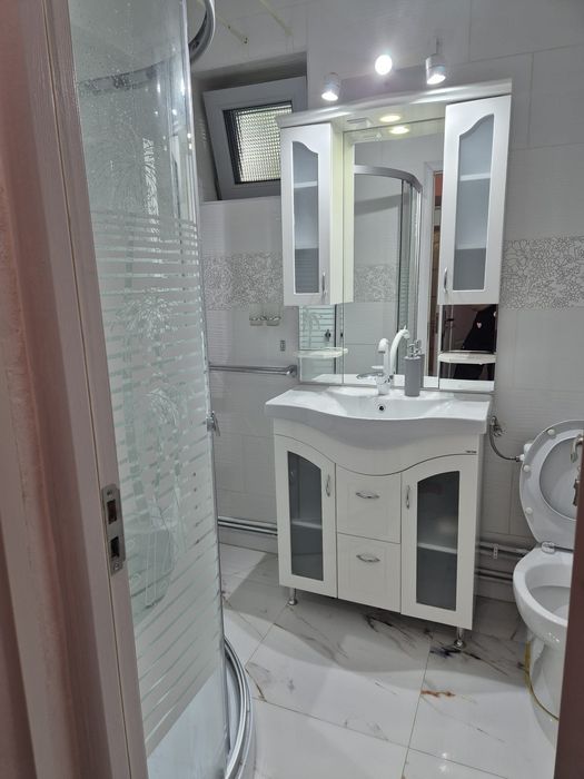 Închiriez apartament ultracentral.